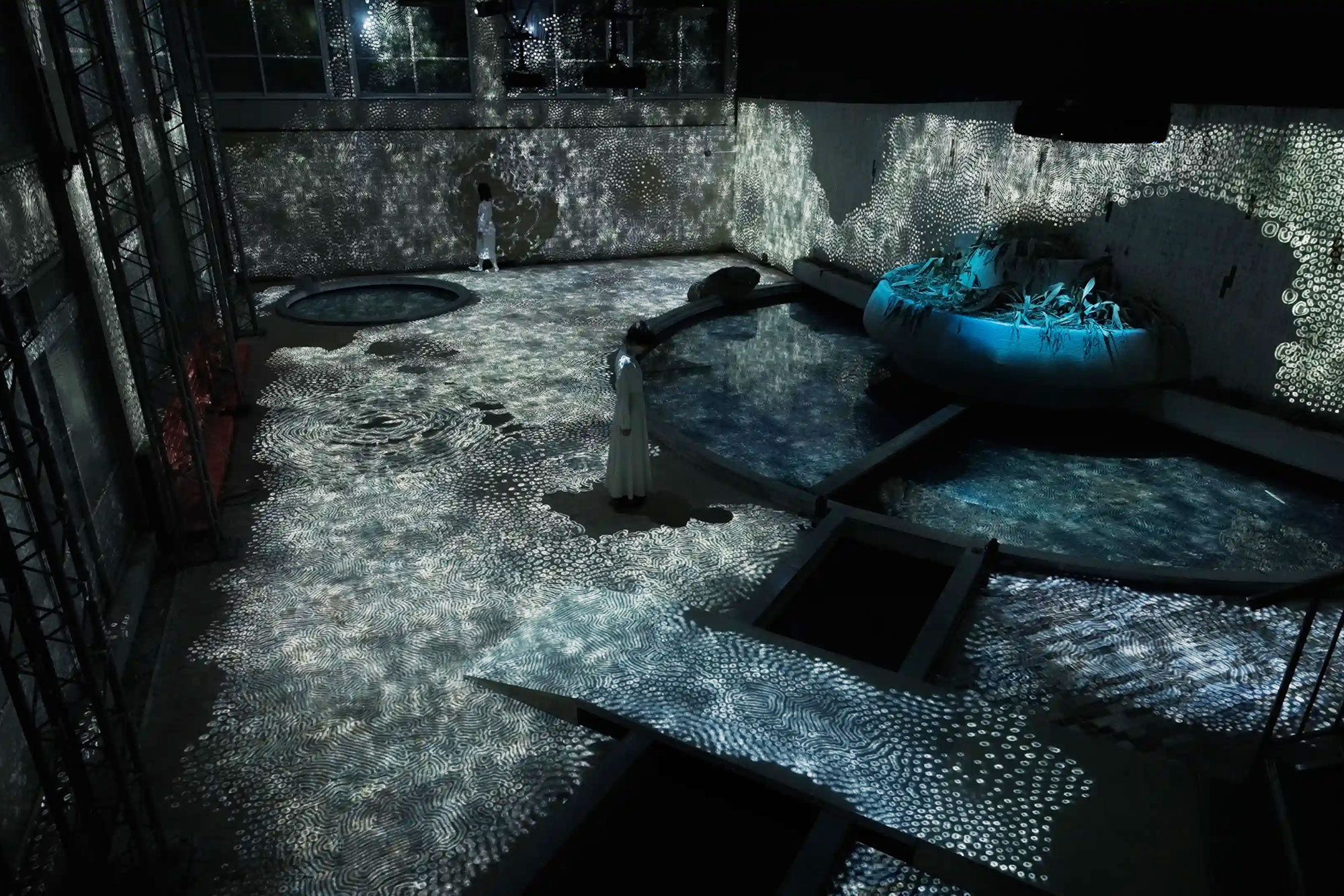 Flowers Bombing in the Bath House Ruins